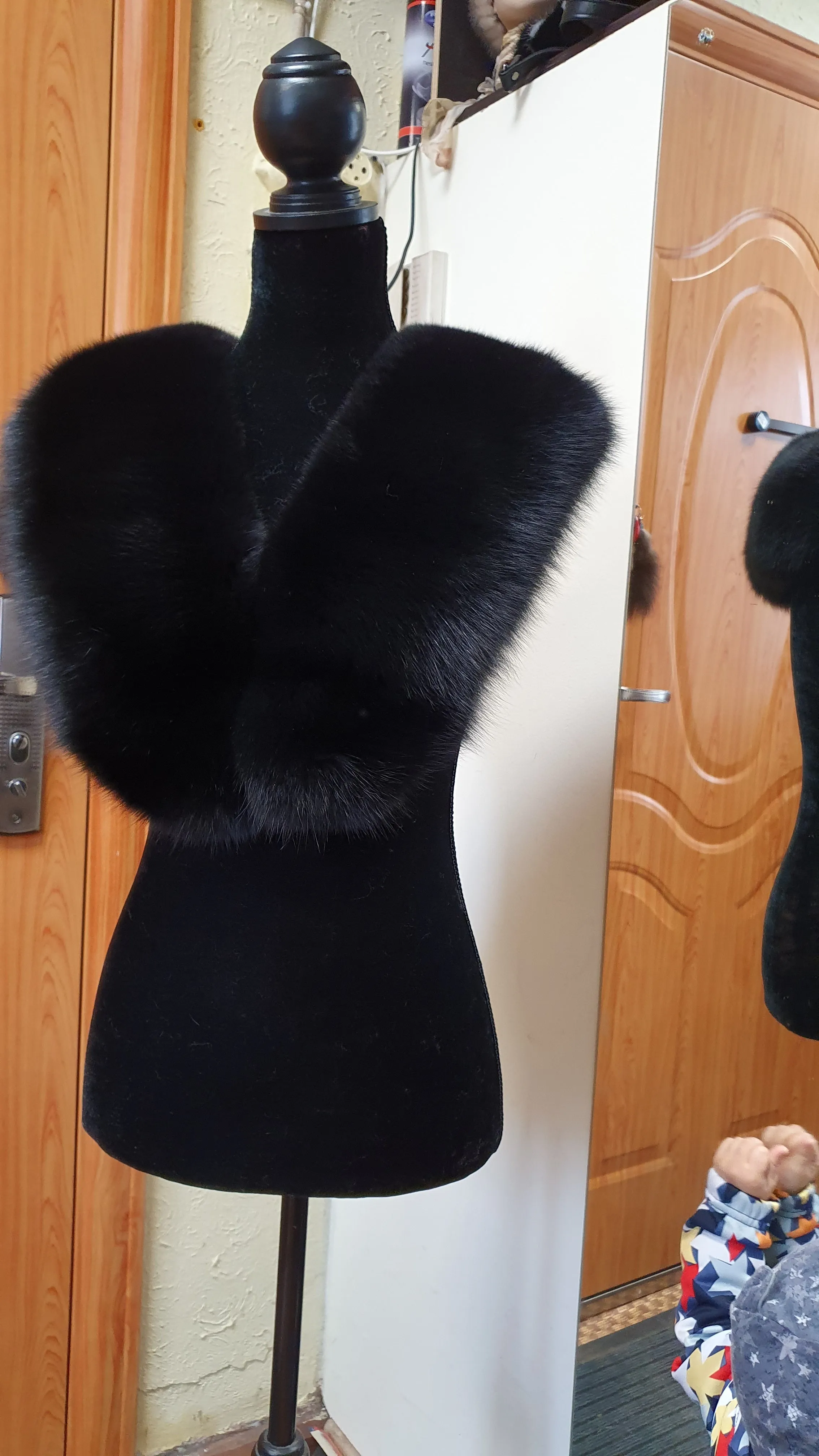 Black polar fox collar