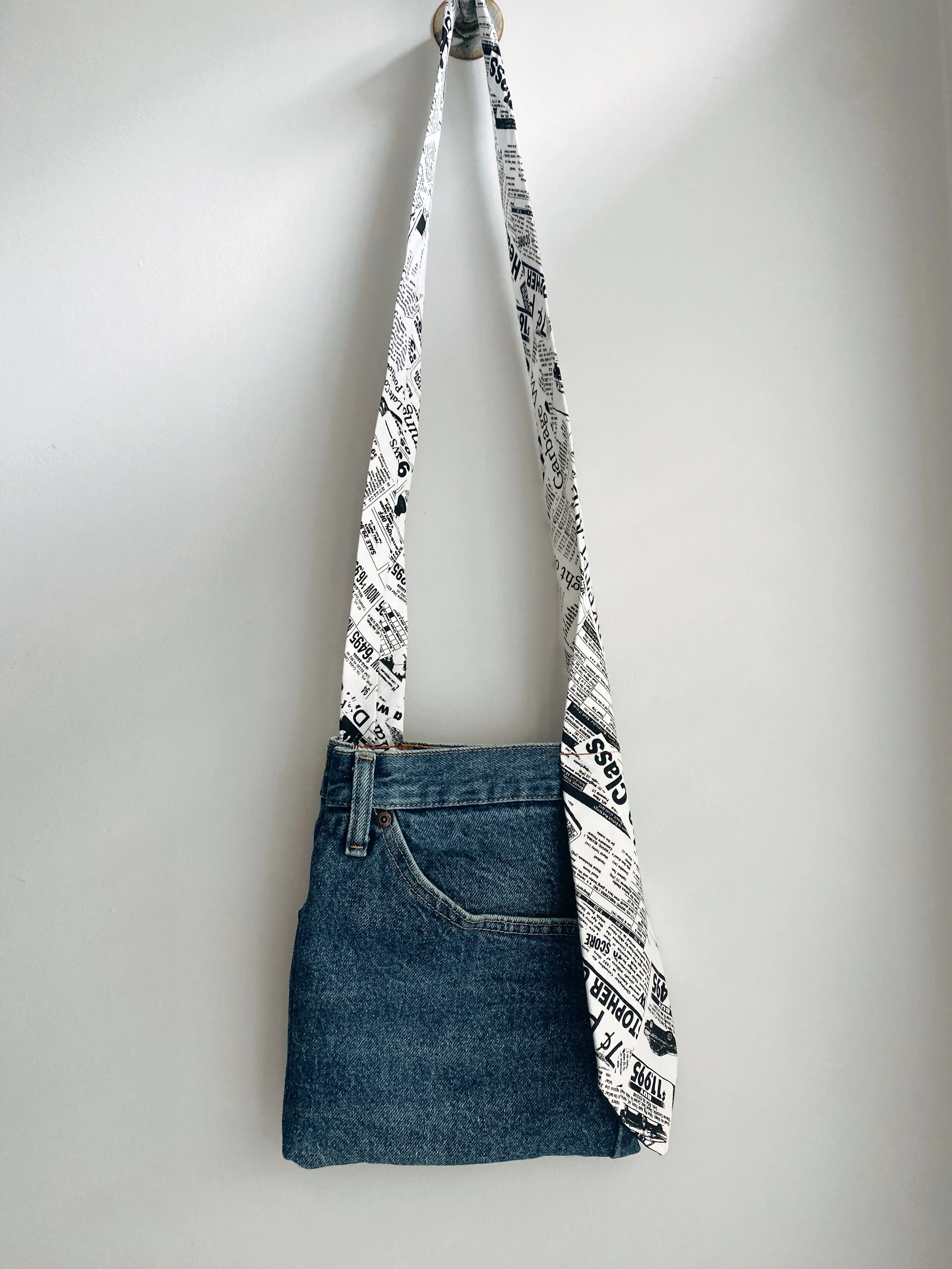 Newspaper Tie Pocket Purse