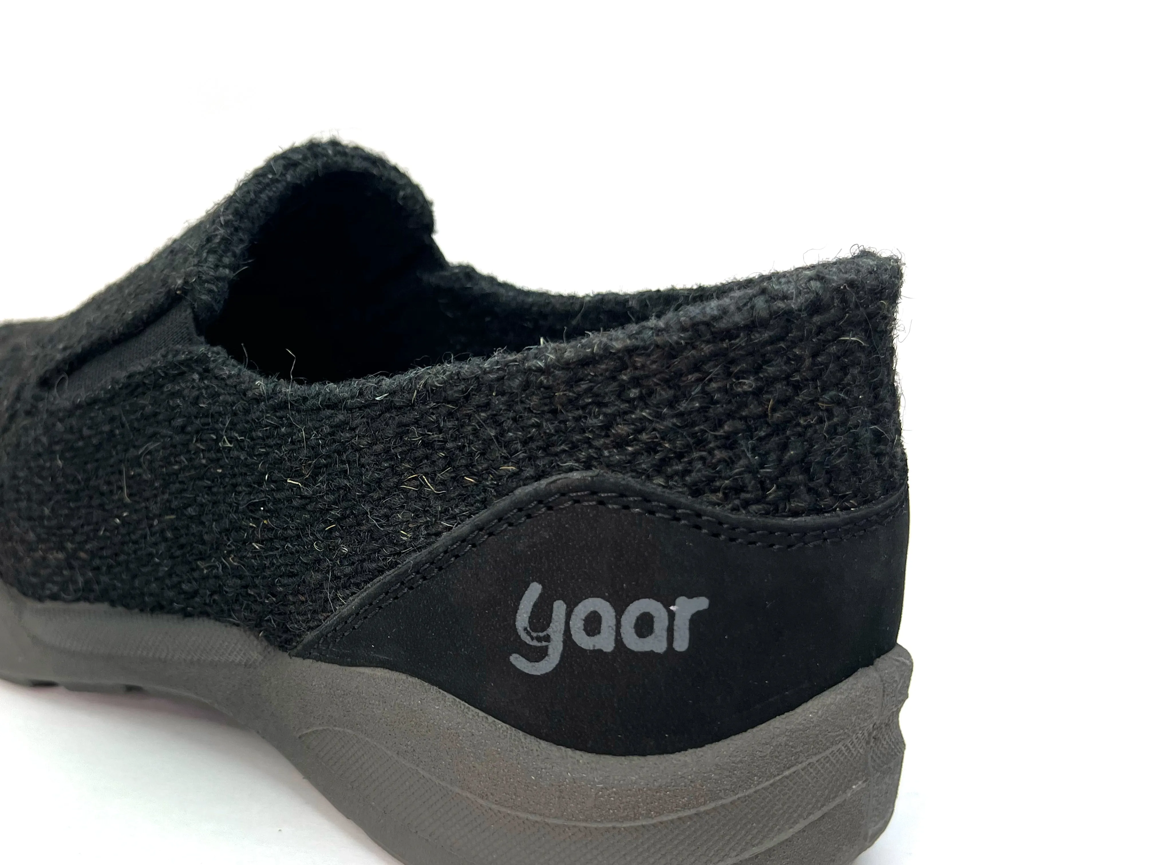 yaar - black - Urban Essentials