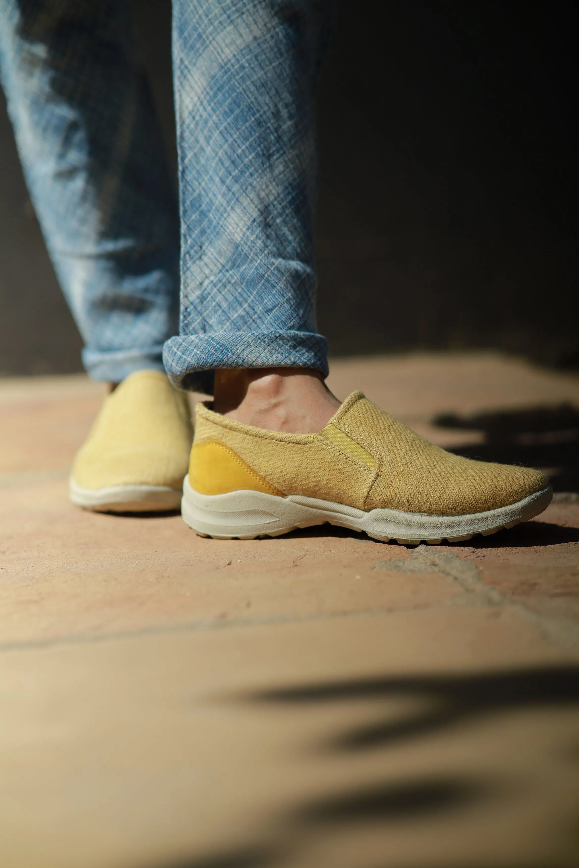 yaar - black - Urban Essentials